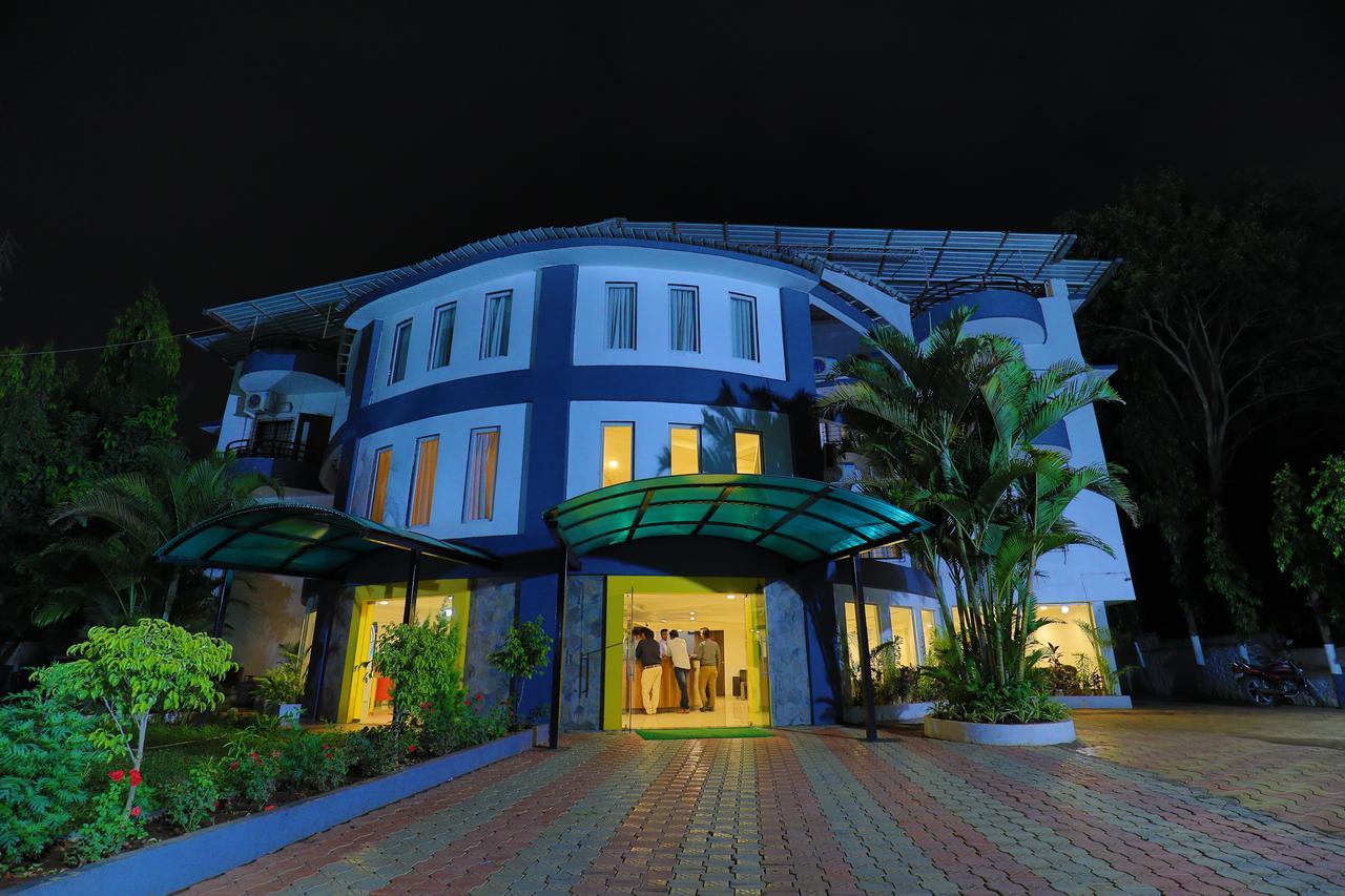 Strand Resort Lonavala Exterior foto